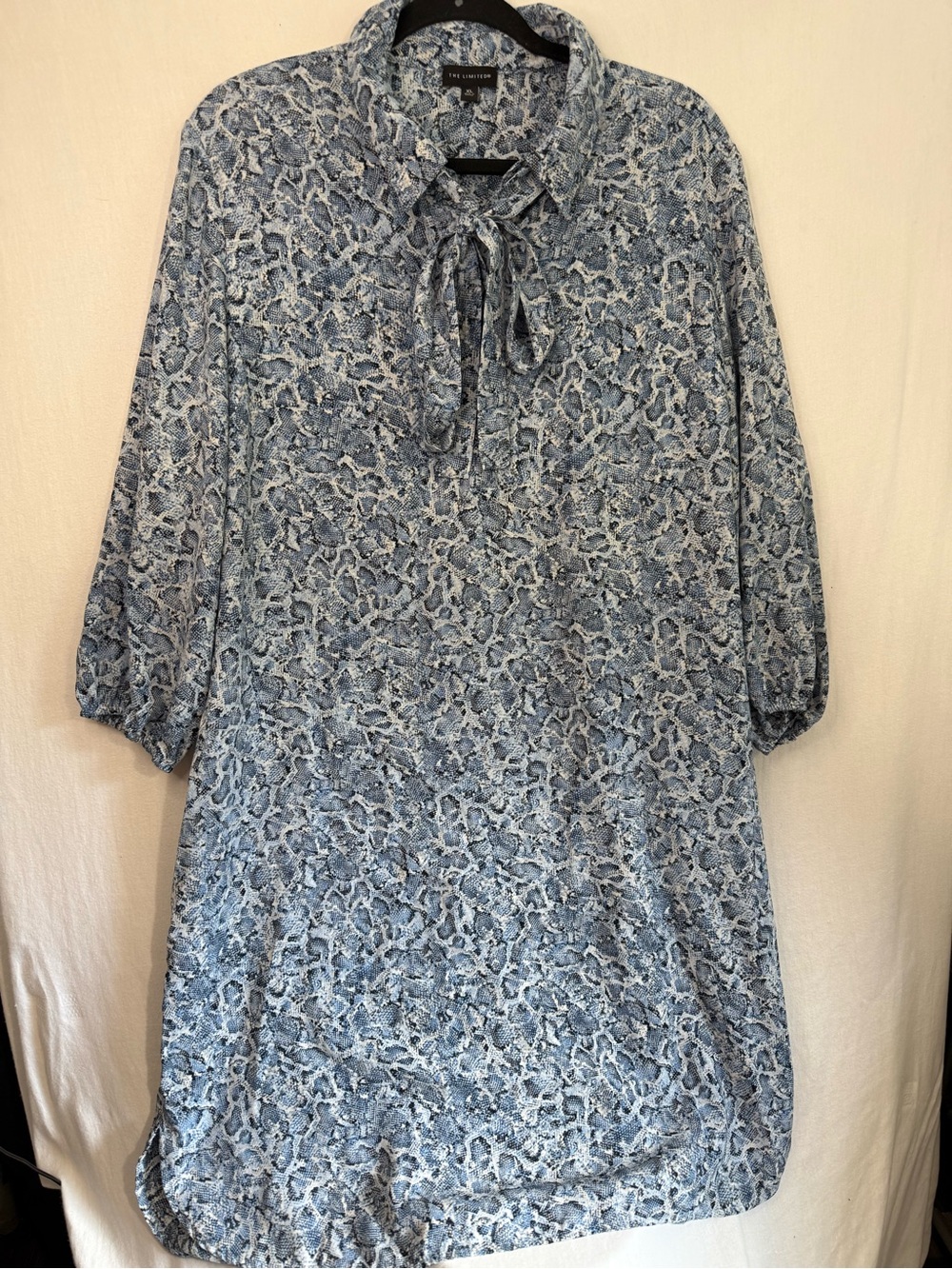 The Limited Blue Tie-Neck Printed Blouse Size XL